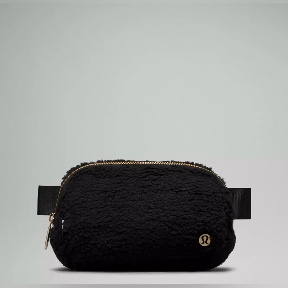 Lululemon Sherpa Belt Bag - Picture 1 of 6